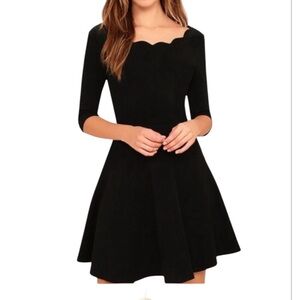 LULUS Black Scalloped Mini Dress 3/4 Sleeves Zipper Side Size Medium EUC